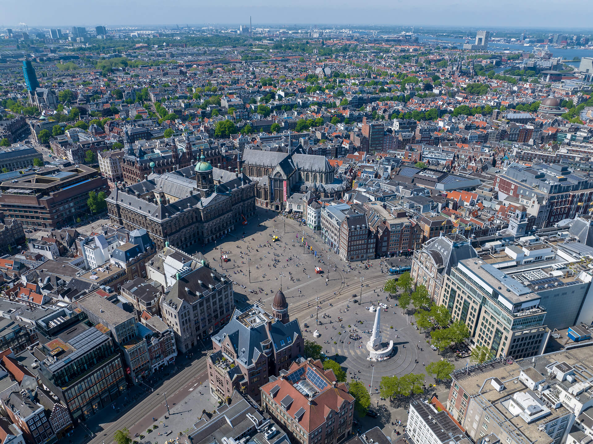 De Dam drone Amsterdam Nieuwe kerk Paleis op de Dam